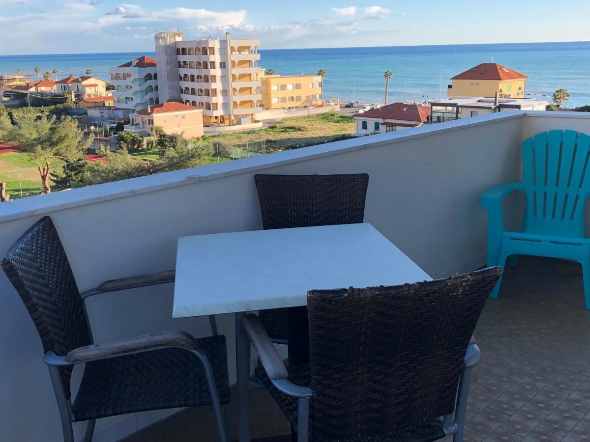 Apartamento Attico Tacito Ventimiglia Exterior foto